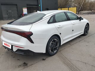 2025 Kia K5 III Рестайлинг, белый, 4250000 рублей, вид 2