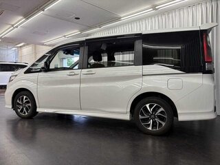 2021 Honda Stepwgn Spada V Рестайлинг, белый, 1880000 рублей, вид 4