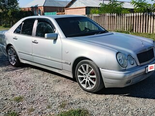 1998 Mercedes-Benz E-Класс 240 II (W210, S210), серебристый, 530000 рублей, вид 3