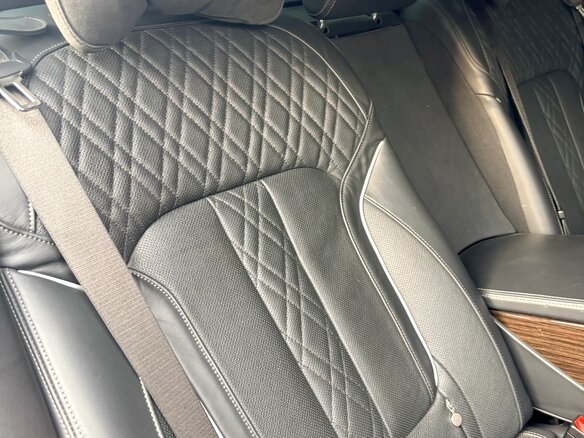 2017 BMW 7 серии Long 750Li xDrive VI (G11/G12), чёрный, 3800000 рублей - вид 36