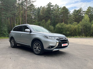 2015 Mitsubishi Outlander III Рестайлинг 2, серебристый, 2150000 рублей, вид 2