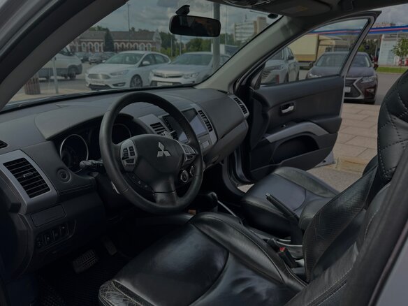 2010 Mitsubishi Outlander II Рестайлинг, серебристый, 1550000 рублей - вид 6