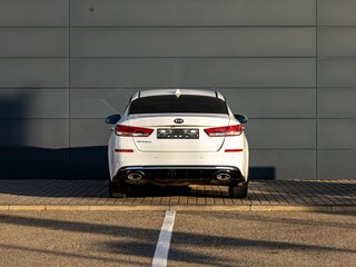 2019 Kia Optima IV Рестайлинг, белый, 1895000 рублей, вид 5