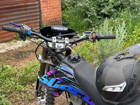 2024 Aprilia ETX 250, пурпурный, 119999 рублей, вид 5