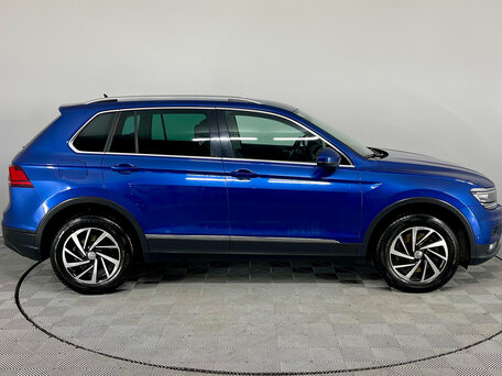 2018 Volkswagen Tiguan II, синий, 2480000 рублей, вид 5