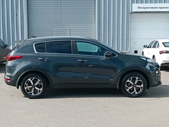 2020 Kia Sportage IV Рестайлинг, серый, 1960000 рублей - вид 4