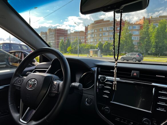 2018 Toyota Camry VIII (XV70), серебристый - вид 4