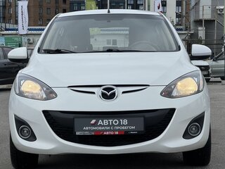 2011 Mazda 2 II Рестайлинг (DE2), белый, 799000 рублей, вид 3