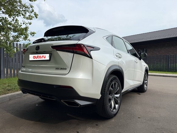 2017 Lexus NX 300 I Рестайлинг, белый, 2650000 рублей - вид 9