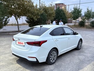 2018 Hyundai Solaris II, белый, 695000 рублей, вид 2
