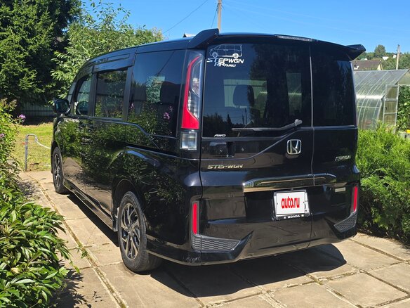 2017 Honda Stepwgn Spada V, чёрный - вид 3