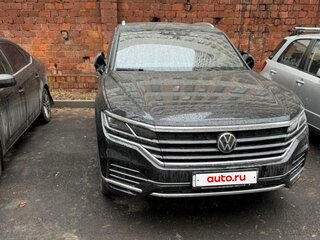 2021 Volkswagen Touareg III, чёрный, 7049000 рублей, вид 2