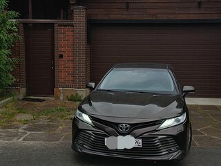 2019 Toyota Camry VIII (XV70), серый, 1900000 рублей, вид 3