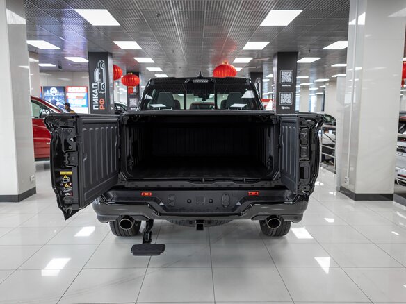 2026 Ram 1500 Crew Cab eTorque V Рестайлинг, чёрный, 11300000 рублей - вид 3