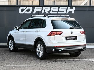 2020 Volkswagen Tiguan II Рестайлинг, белый, 2969000 рублей, вид 2