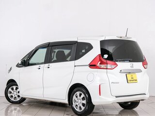 2017 Honda Freed II, белый, 1379000 рублей, вид 4