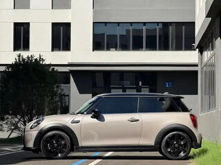 2023 Mini Clubman Cooper II Рестайлинг, бежевый, 2150999 рублей, вид 4