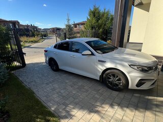 2019 Kia Optima IV Рестайлинг, белый, 1600000 рублей, вид 5