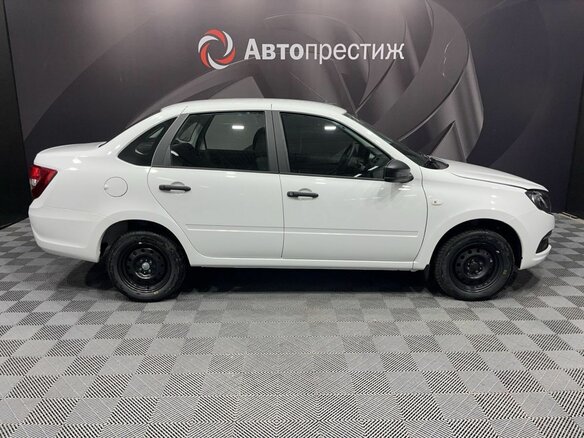 2026 Lada (ВАЗ) Granta I Рестайлинг, белый - вид 3
