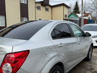 2013 Chevrolet Aveo II, серебристый, 600000 рублей, вид 3