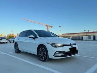 2023 Volkswagen Golf VIII, белый, 1875000 рублей, вид 5