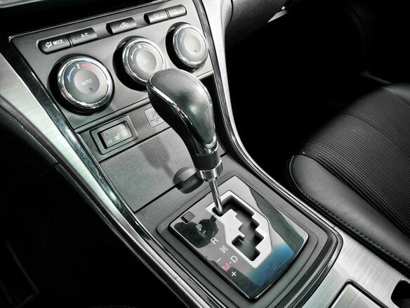 2012 Mazda 6 II (GH) Рестайлинг, белый, 790000 рублей - вид 14