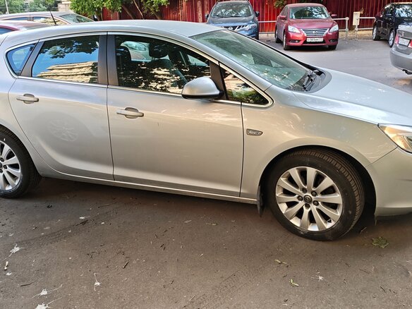 2012 Opel Astra J, серый, 1050000 рублей - вид 1