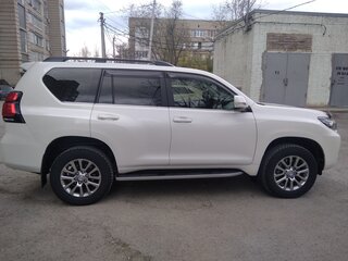 2017 Toyota Land Cruiser Prado 150 Series Рестайлинг 2, белый, 5000000 рублей, вид 3