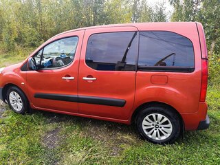 2009 Peugeot Partner II, красный, 800000 рублей, вид 5