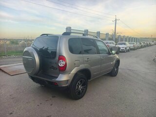 2013 Chevrolet Niva I Рестайлинг, серый, 395000 рублей, вид 3