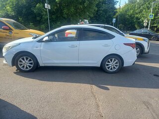 2017 Hyundai Solaris II, белый, 625000 рублей, вид 2