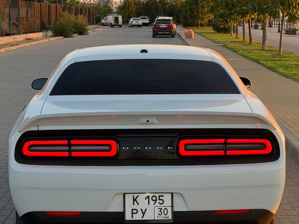 2016 Dodge Challenger III Рестайлинг 2, белый, 2700000 рублей - вид 10