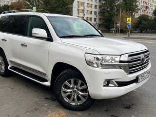 2015 Toyota Land Cruiser 200 Series Рестайлинг 2, белый, 4700000 рублей, вид 3
