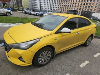2021 Hyundai Solaris II Рестайлинг, жёлтый, 898700 рублей, вид 1
