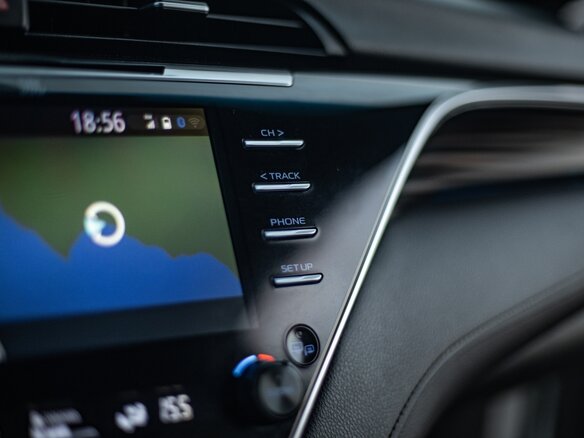 2019 Toyota Camry VIII (XV70), белый, 3500000 рублей - вид 34