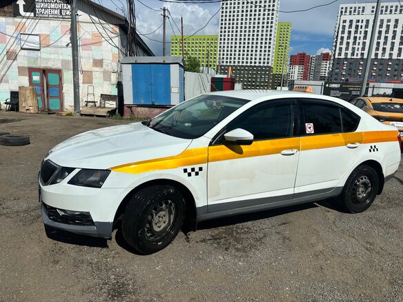 2018 Skoda Octavia III (A7) Рестайлинг, жёлтый, 610000 рублей