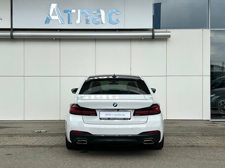 2020 BMW 5 серии 520d xDrive VII (G30/G31/G38) Рестайлинг, белый, 4490000 рублей, вид 4