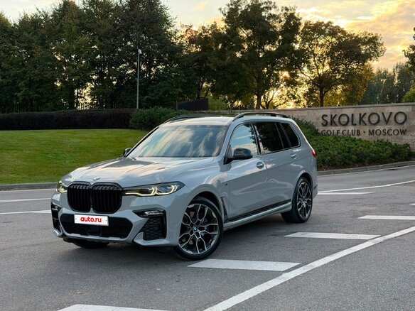 2022 BMW X7 40i I (G07), белый, 9099000 рублей - вид 1