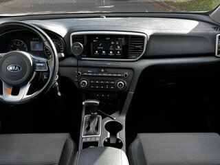 2020 Kia Sportage IV Рестайлинг, белый, 2550000 рублей, вид 5