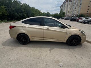 2014 Hyundai Solaris I, бежевый, 630000 рублей, вид 4