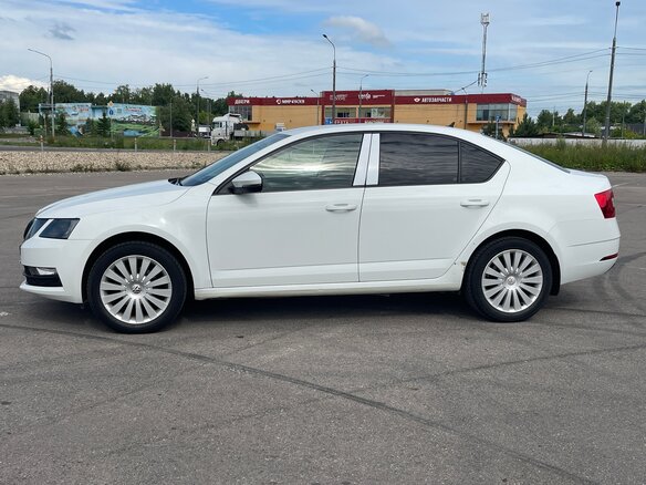 2020 Skoda Octavia III (A7) Рестайлинг, белый, 1650000 рублей - вид 4