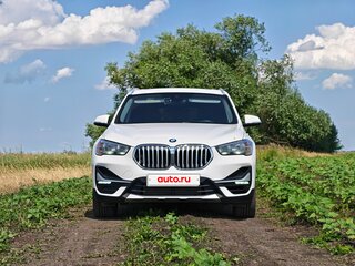 2022 BMW X1 20i xDrive II (F48) Рестайлинг, белый, 3800000 рублей, вид 2