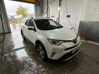 2017 Toyota RAV4 IV (XA40) Рестайлинг, белый, 2350000 рублей, вид 2