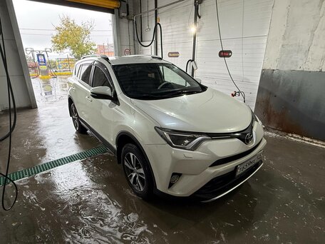 2017 Toyota RAV4 IV (XA40) Рестайлинг, белый, 2350000 рублей, вид 2
