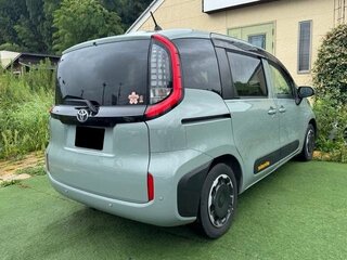 2023 Toyota Sienta III, зелёный, 1315000 рублей, вид 5