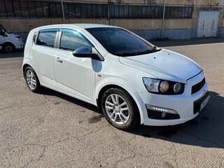 2014 Chevrolet Aveo II, белый, 650000 рублей, вид 1