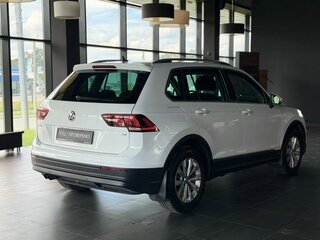 2017 Volkswagen Tiguan II, белый, 1880000 рублей, вид 5