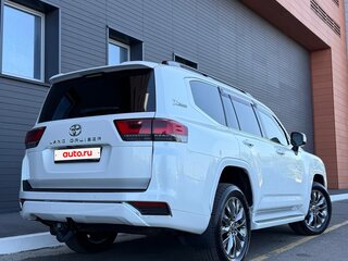 2021 Toyota Land Cruiser 300 Series, белый, 9699999 рублей, вид 5