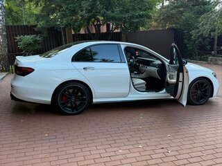 2022 Mercedes-Benz E-Класс AMG 53 AMG V (W213) Рестайлинг, белый, 9499999 рублей, вид 3