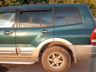 2002 Mitsubishi Pajero III Рестайлинг, зелёный, 700000 рублей, вид 3